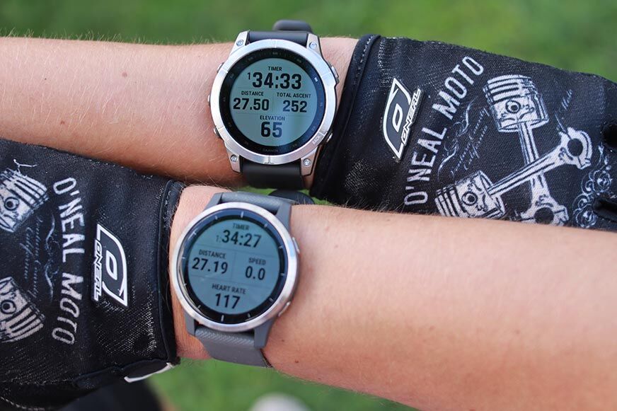 Man sieht verschiedene Smartwatches am Arm. 